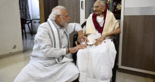 Narendra Modi Jii with her mother