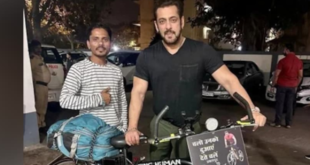 Salman Khan with his fan who came 1100km on cycle