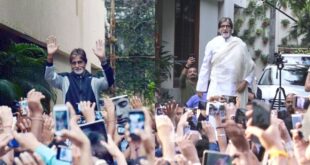 Amitabh Bachchan with fans