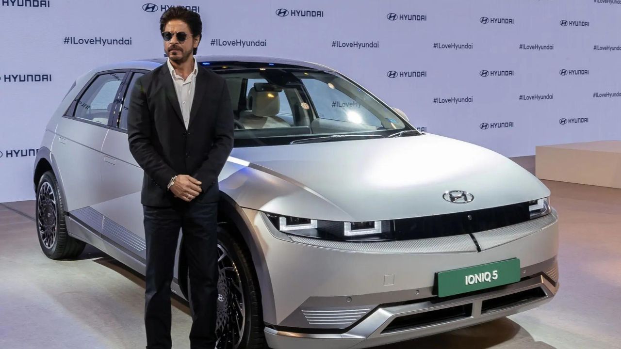 Hyundai Gifts Car to SRK